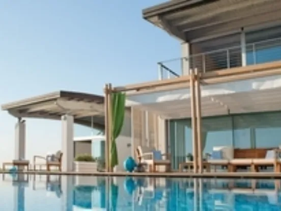 Pergola addossata con struttura in legno