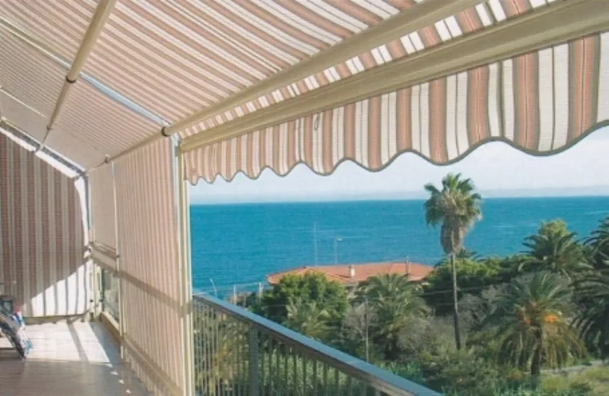 Tenda ad attico di SEA Tende
