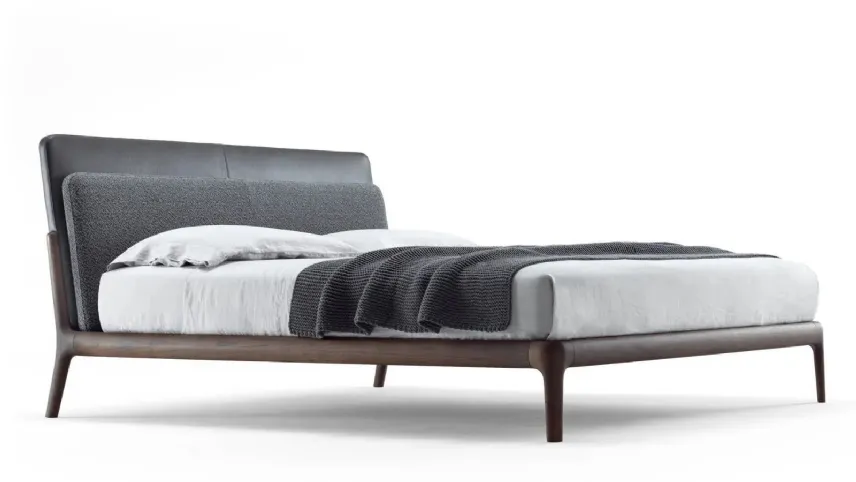 Letto in legno massello con testiera imbottita Bowery di BertO